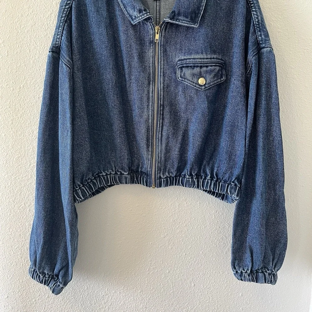 J. Crew Women's Denim Bomber Jacket Size Medium Drapey Denim Cropped Classic - Picture 5 of 13